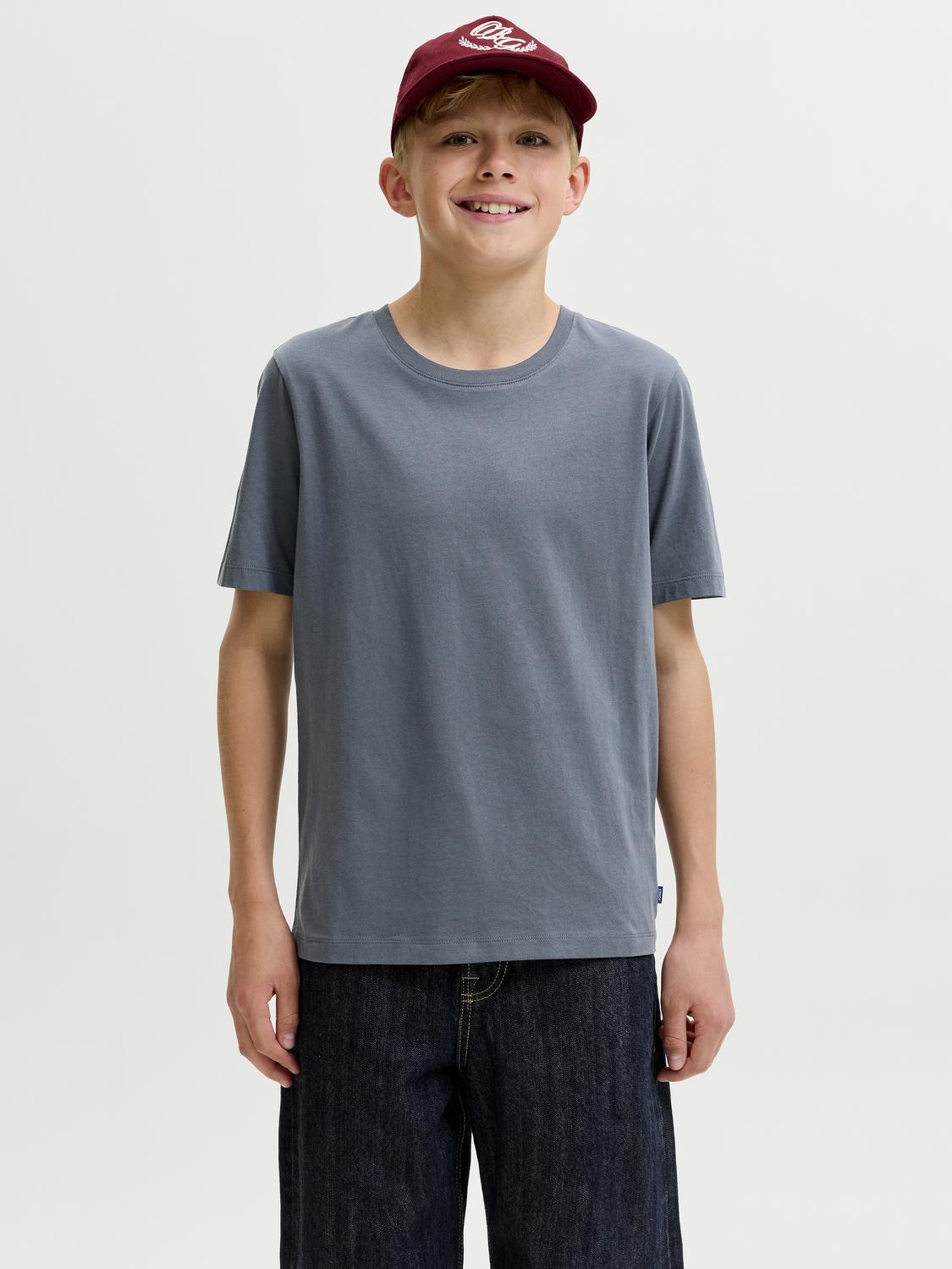 model_shot-front